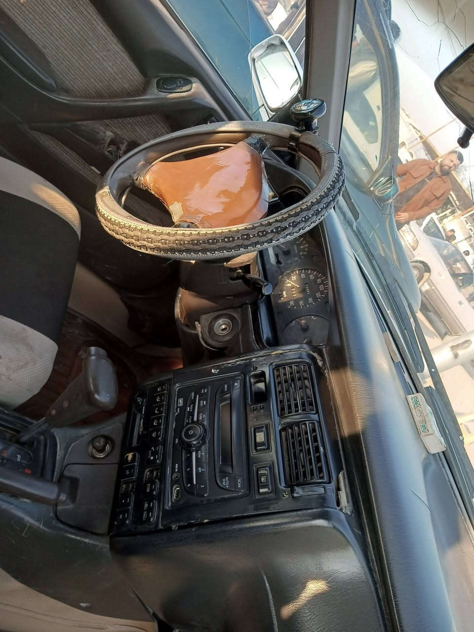 لسلام عليكم كرونه موديل1992 مكفوله من الكص والنقل جثه وحته من لضربه لقويه كير و مكينه و تبريد او مشط كله مكفول  جاهزه رقم نجف  السعر 44 وبيه مجال مكان السياره نجف المشخاب  ‏ رقم المبايل ‪***********
