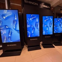 شينون • شاشة اعلانية عمودية • ٤٣/٤٩/٥٥/٦٥بوصة