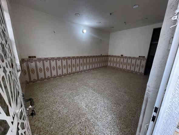 بيت للبيع مساحة 200 متر
واجها 10 نزال 20 

منطقة الغرير شارع الظغط 

طابو زراعي سند 25 

للاستفسار ***********
