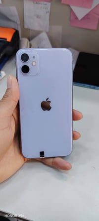 مركز القمة للموبايل 11 عادي بطارية 95 الذاكرة 128 وتر بروه زور مركز ال...