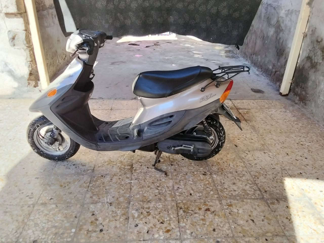 السلام عليكم دراجه يامه للبيع شغاله كله مكفوله كفاله عامه نضافه 100 ب 100 واحد ع  واحد مكاني العماره حي الشهداء السعر 800 بيها مجال رقم الهاتف***********
