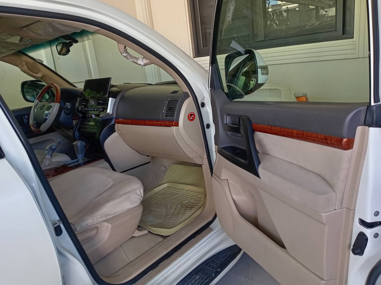 2013 رقم سليمانية باسمي gxr مكينة 6 سلندر كير محرك مكفول.بدون صبغ بيه شخط وبارد بلباب خلف سكن شوية.ماشي 200 كيلو.رقم سنوية جديد بيه دفتر بنزين.سيارة بدون مصرف كلشي جديد.سعر 365 بيع او مراوس


**إذا كنت صاحب هذا الإعلان وتريد حذفه لأي سبب، رجاءا أرسل رسالة إلى الدعم الفني**