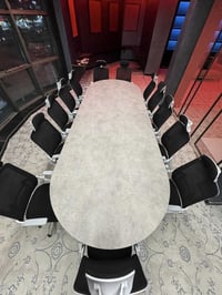 ميز اجتماعات خشب mdf  اصلي  قياس 280 cm x  طول  عرض 110cm  تقريباً  ال...