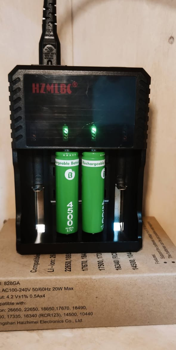 شاحن البطارية الجودة رائعة، 
يمكنه شحن ما يصل إلى أربع بطاريات ويحتوي على شاشة
سعر 13 الف توصيل متوفر


**إذا كنت صاحب هذا الإعلان وتريد حذفه لأي سبب، رجاءا أرسل رسالة إلى الدعم الفني**