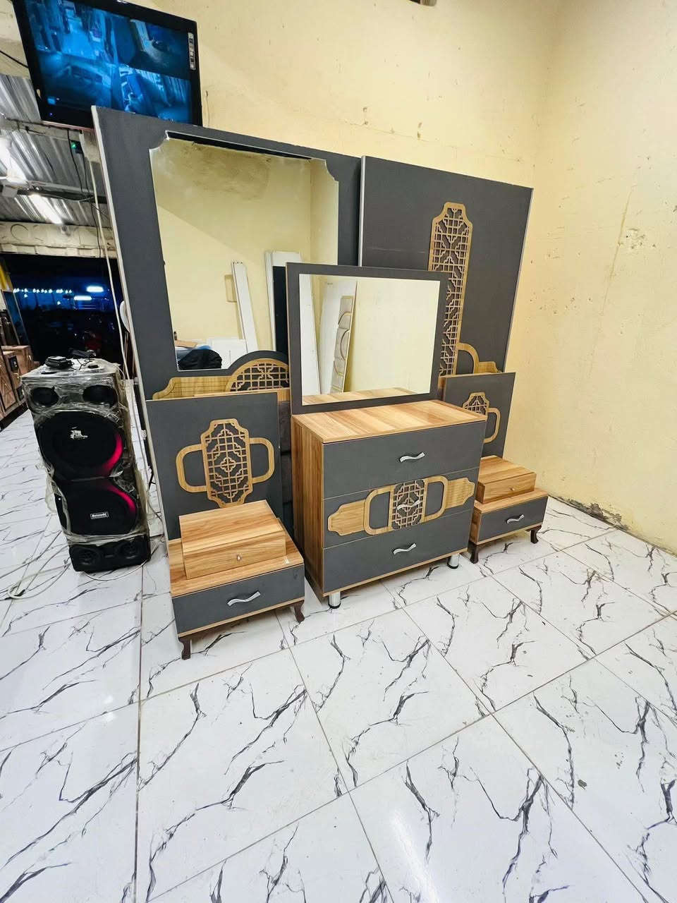 غرفة نوم مستعملة🇹🇷
نضافة80 ٪💯
عدد القطع / 5
نضام / أسلايت 💢 
400🔒
شد ونقل داخل بغداد مجاني🚛

هدية 🎁 طابورية


**إذا كنت صاحب هذا الإعلان وتريد حذفه لأي سبب، رجاءا أرسل رسالة إلى الدعم الفني**