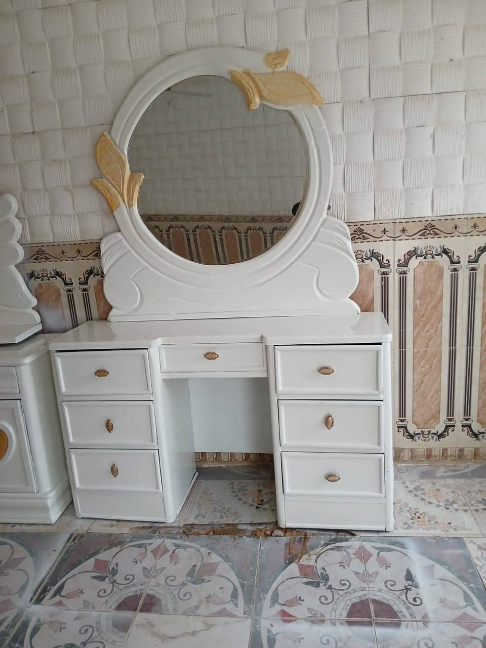 يالله 
غرفة نوم 6باب ملحق 
صاج تسكام 5 ملم
الغرفة 
اخت الجديدة    مال عرس 
صبغ اوف وايت  جديد 

(ملاحضة الجام الزاوية والجرباية موجود 
قفاله موجودة )

وبل عافية ع صاحب النصيب 

السعر 900 مع الشد والنقل  داخل الحلة 
***********

العنوان  حلة ناحية ابو غرق  
عامود165 شارع الامام
  فرع سيد رسول
