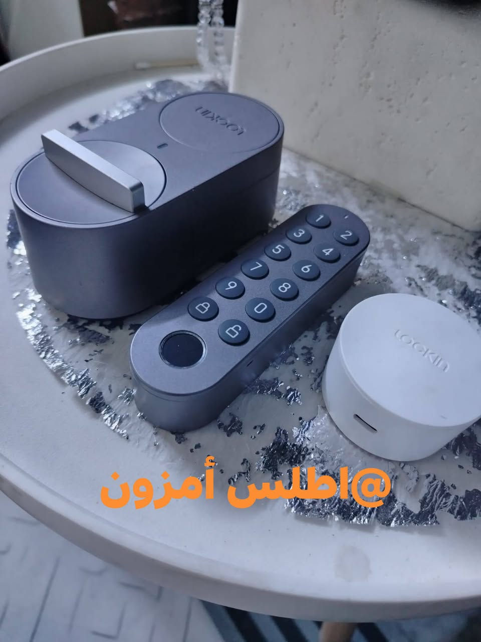 قفل باب سمارت 
🔐 قفل ذكي LOCKIN
يتكوّن من 3 قطع رئيسية:
1️⃣ القفل الرئيسي
يقفل ويفتح الباب بدون مفتاح
يعمل برقم سري أو عن طريق الموبايل
2️⃣ لوحة الأرقام (الكيباد)
إدخال الرمز لفتح وقفل الباب
توفر أمان وسهولة بالاستخدام
3️⃣ القطعة البيضاء (زر بحسّاس)
بيها حسّاس لمس
مجرد لمسها من داخل البيت ➜ الباب ينفتح
ما تحتاج رمز ولا موبايل
متوفر توصيل الى جميع محافظات العراق 5 الف 
🔷للحجز خاص ماسنجر او واتساب
🔷رقم الواتساب ***********
