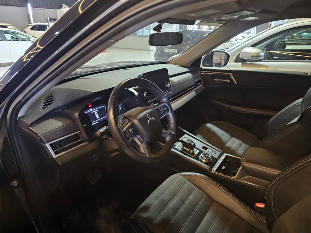 Mitsubishi Outlander 2024 SE 
مەکینە ٢.٥ مەرغوب ٤ پستۆن بێ بۆیاغ دەبڵ ئەکسل 
پێش و دوا کەپس تەنها دەعامی پێشەوەی بۆیاغە
٣ ڕیز کوشن واتە ٧ نەفەری 
کامێرا ٣٦٠ پلە حاسە پێشو دوا 
ڕاداری پێش و دواو خەتی جادە و ئاوێنە و تەحدید سورعە
بەسمە و دەرگا بەسمە و برێک بەسمە 
٥ مۆدی لێخوڕین و وایەرلێس چارج 
کوشن کارەبا و کوشن هیتەر 
شاشە لەمس و کار پلەی 
سنوق جەک 
شوێن ڕانیە
۰۷٥۰۲٤٦٥۱٥٦
*********** رانية, السليمانية
