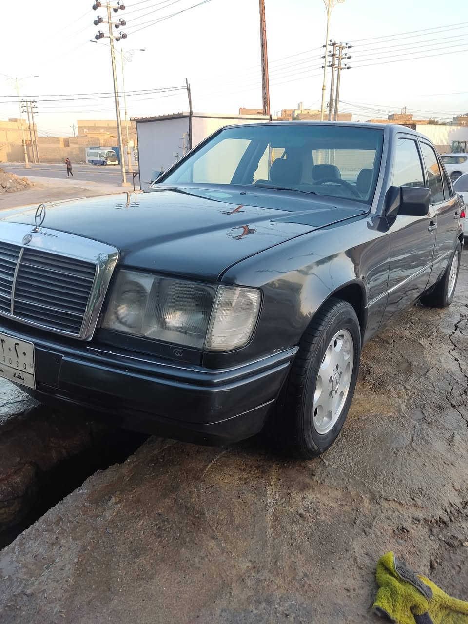 للبيع فقط مارسدس دب موديل 1992 رقم بغداد بسمي سنويه جديده كير ومحرك محور2500 VVt مكفولات تخم تاير ويلكب تفاحه غرفتها جديده عوزها تنته تبريد مايشتغل جان يشتغل عندي وكفت الكبريسر مصبوغه عام قواعد الدبل ابلاد السعر 62 وبيها مجال مكان السياره كربلاء الحر للاستفسار ***********
