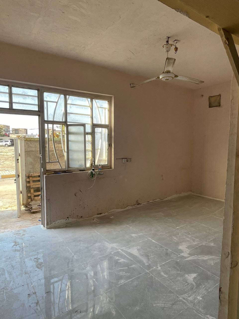 🏠✨ للإيجار – بيت  130م ✨🏠

📍 المواصفات:
🛋️ استقبال مرتب
🏢 صالة 
🛏️ غرفة نوم
🚿 مجموعة صحيات متكاملة
🍽️ مطبخ جاهز
🌤️ 
💼 

الموقع:  حي الحضارة

📞 للاستفسار: ***********
