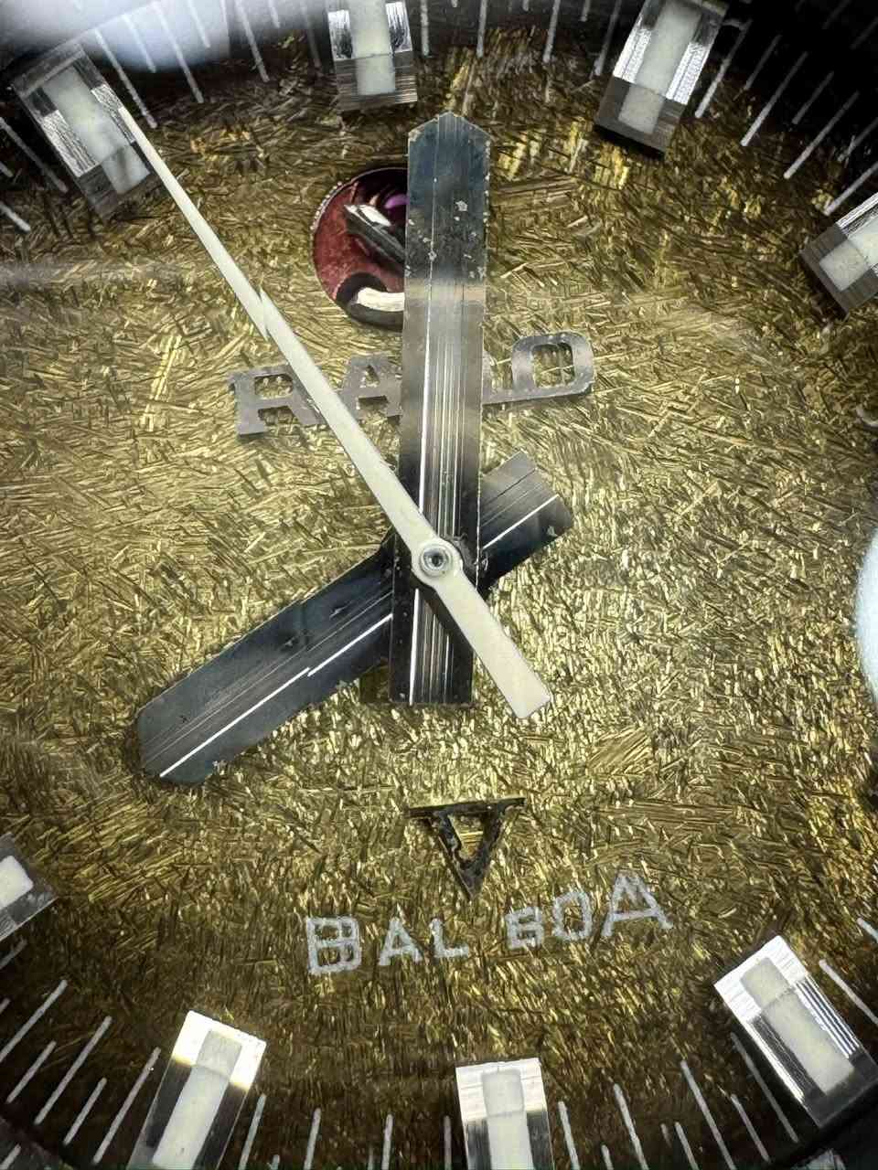 RADO Diastar 1970
جديدة لوك شمع غير مستخدمة (بدون مرفقات) بنسبة نظافة ممتازة
السير بلادي كامل
- القطر 36*40
- زجاج مضلع
- الماكنة أوتوماتيك
- مينا نادرة مميزة
للإستفسار مراسلة الصفحة ، يوجد توصيل الى جميع محافظات العراق
(نتعامل بالساعات الأصلية فقط)


**إذا كنت صاحب هذا الإعلان وتريد حذفه لأي سبب، رجاءا أرسل رسالة إلى الدعم الفني**