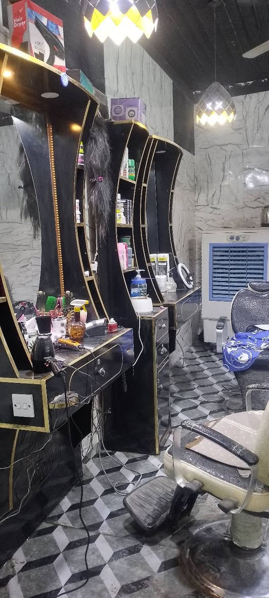 سلام عليكم غراض حلاقه كامله للبيع التواصل ***********
