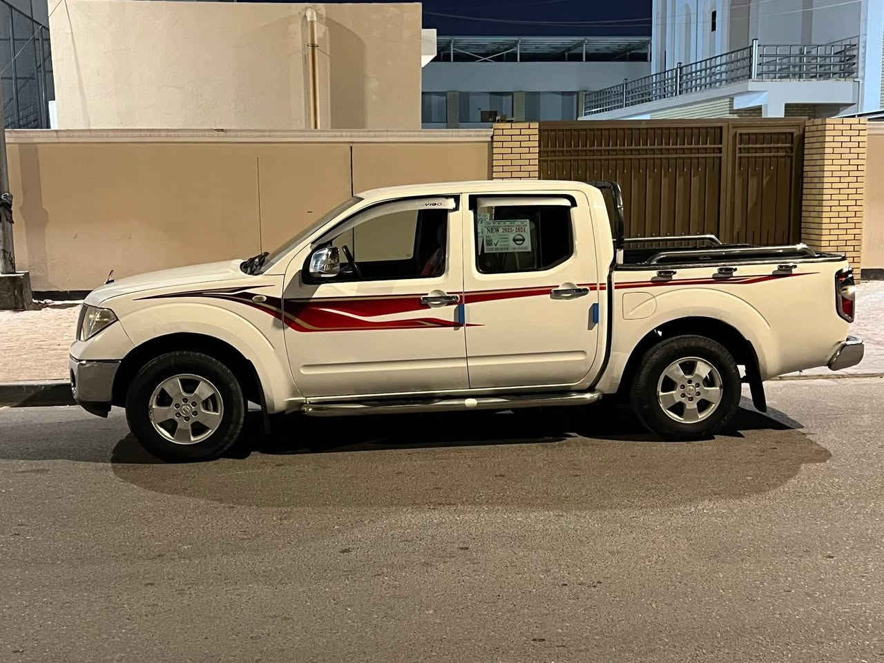 السلام عليكم سياره نيفاره موديل2008نضيفه مثل ما جاي تشوفون ما ناقصه شي حداديه توه امبدلها كير عادي مكاني البصره قضاء المدينه *********** السعر 85
