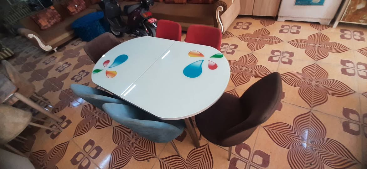 معرض العماد//ميز طعام تركي بيضوي كراسي قديفه مستخدم نضيف اي عيب مبي ***********//*********** كركوك, العراق
