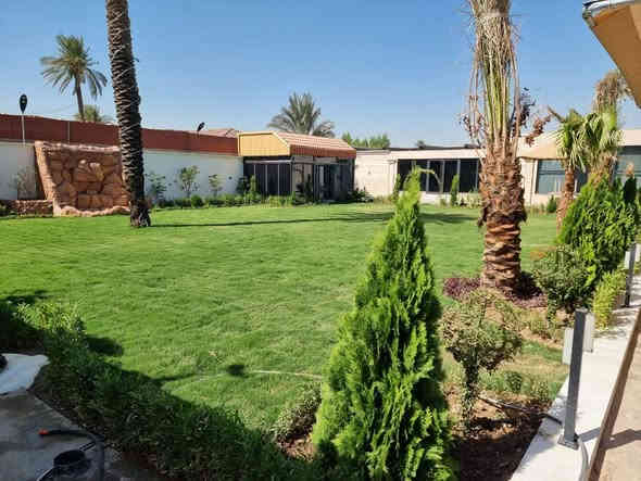 #مزرعة للبيع 
مزرعة للبيع درجة اولى في الدورة عرب جبور مجمع الزيتون المساحة نص دونم واجه 25 متر موثثة فول ومسبح مغلق حار بارد تتكون من غرفتين نوم وصالة ومطبخ وحمامات داخلية وخارجية وجلسات خارجية
سند 25 زرعي 
***********
