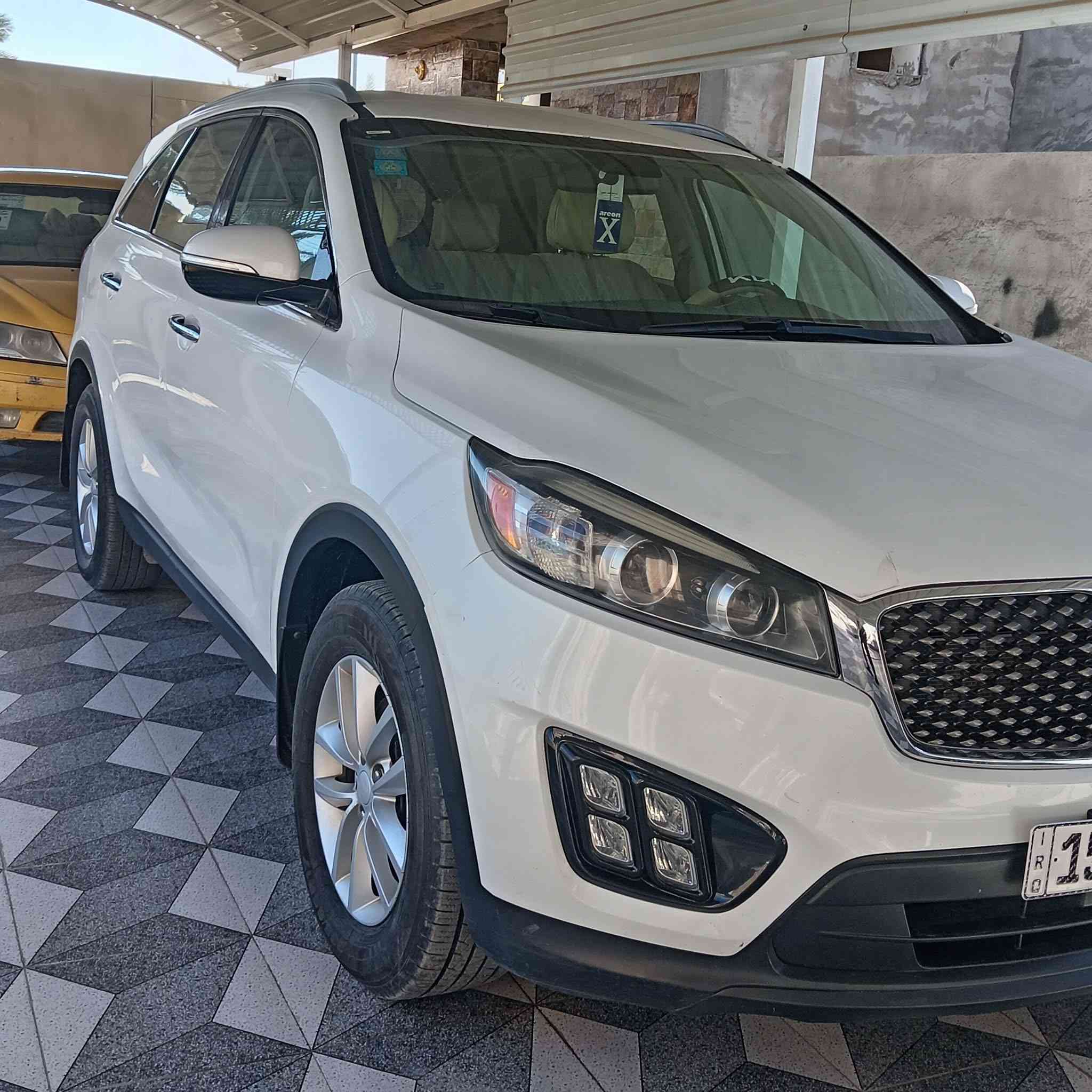 من رخصة الادمن المحترم ..
سورنتو  2016 وارد امريكي لون ابيض  مواصفات نص فول 4 سلندر 2400 مكينه مفتوحه معليه كازكيت صدر امامي خلفي جديد تخم تاير جديد دواخل جديد  سياره مكفولة كفاله من التبديل والباردة والخدوش عدا حافة البنيد بيه صبغ لاتنقيص ولا تبخير  . السياره أحلى من الصور ..  
بسعر 160 وبيها مجال حك الحيه .
رقم صاحب السياره .
***********
***********
