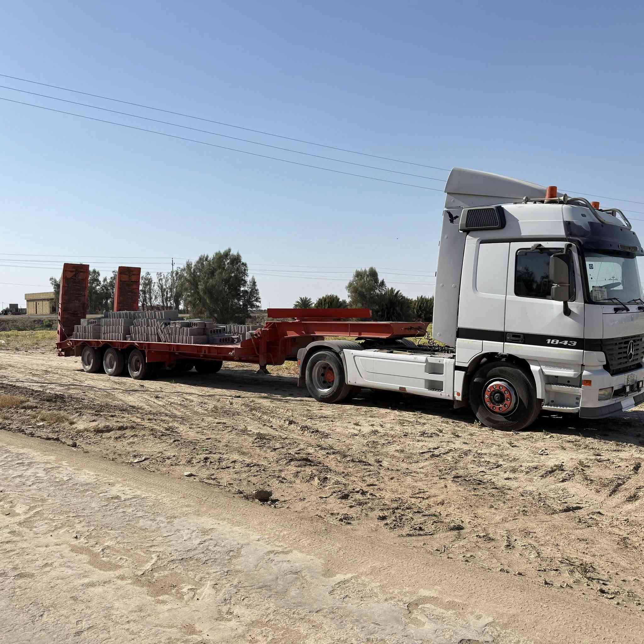 لودر متفرغ لنقل جميع الايات حاليا متواجد بلدوانيه ***********
