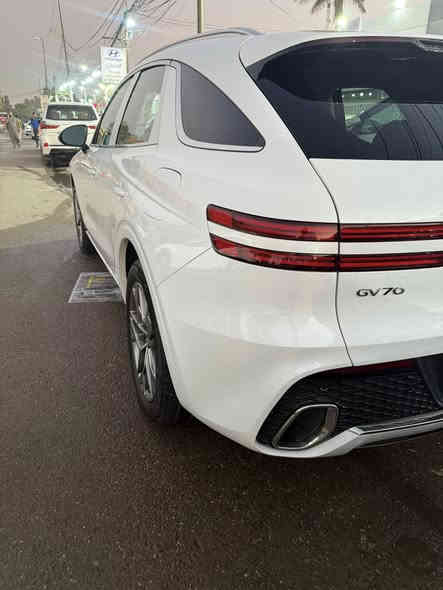 جنسس GV70 

موديل 2023 – محرك
• لون: ابيض 

• ماشية: 31كم

• داخلية فخمة جلد كاملة + تبريد وتسخين 

• دخول وتشغيل بصمة

• بانوراما

• نظام صوتي فاخر

• كاميرات 360 + رادار + مانع تصادم + نقاط عمياء

• شاشات + كراسي كهربائية كاملة

• صندوق كهربائي

• كلشي بيها، ما ناقصها شيء.
الحالة:

• حادث خفيف: .• 

• السيارة نظيفة جدًا، برغي ما ناقص، وجاهزة 100%.

• مرقمة اربيل ، وباسمي، وتحويل مباشر.

مكان السيارة

للتواصل: ***********
