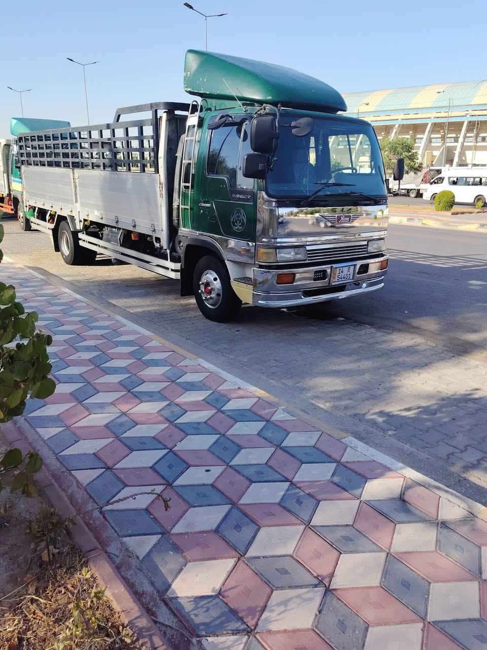 سلام عليكم هينو سته وربع بلادي مكينه70سوبر لاصرف والبخار سياره كفاله ملكف بلنشر ***********
