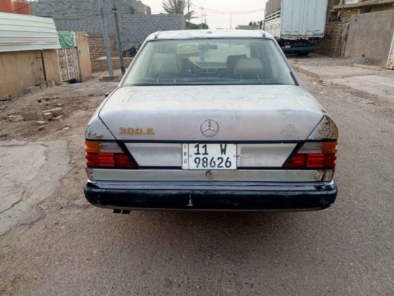 السلام عليكم مارسيدس دب مديل 1988للبيع  كير ومكينه ياباني ٢٥٠٠ خير من الله غرفه نضيفه كهربائيات كلهه شغاله عده السلايت والمسجل تجي تفحص وتكلب سياره حلوه ٣٤ وبهه مجال المكان بغداد مدينه الصدرللبيع او مراوس ب مارسيدس  اتصل ماكو خاص ***********
