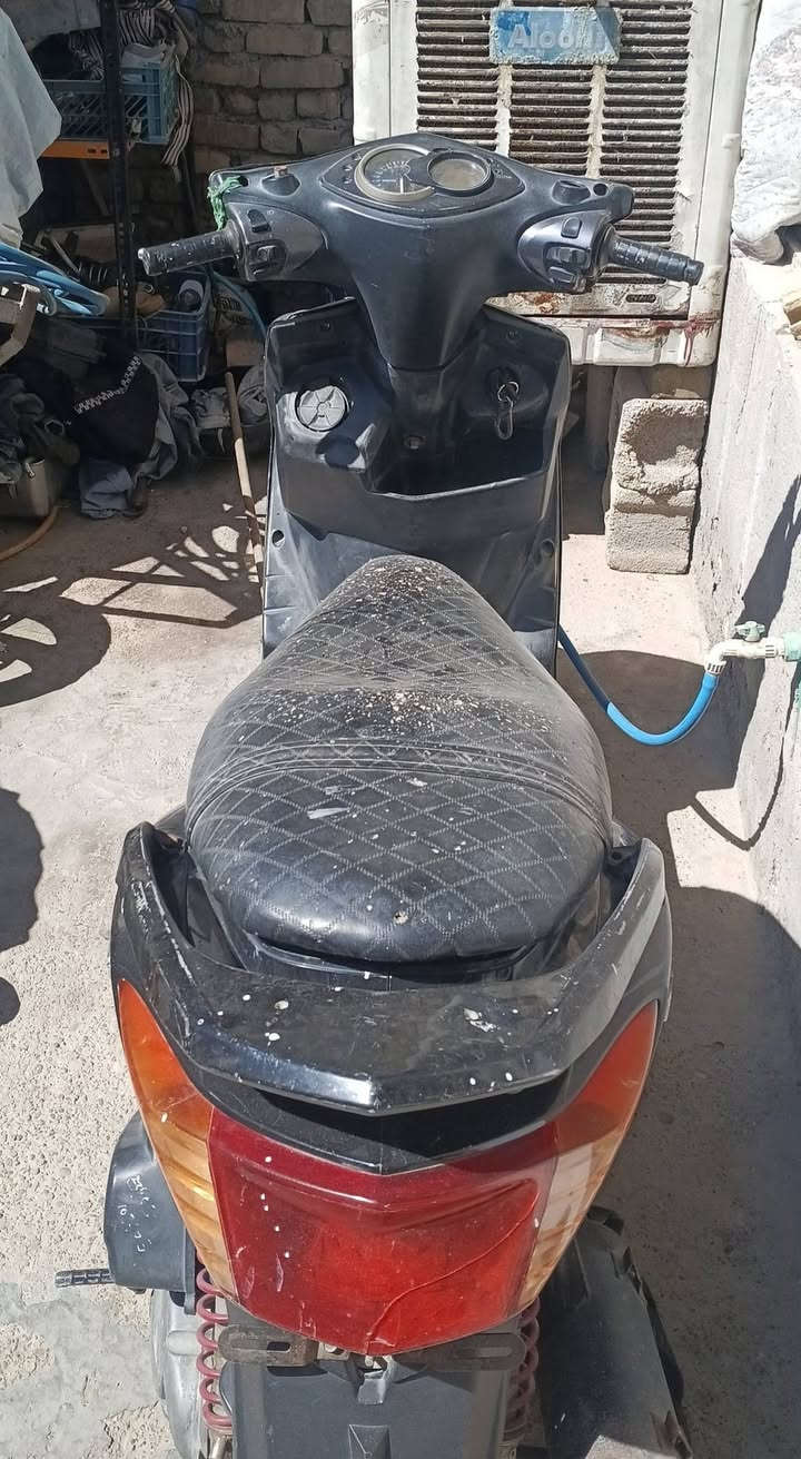***********........
سلام عليكم....شباب دراجه سكنس فحل ياباني نوزل ...دراجه تشتغل بس تخربط سالت كالو جويبر خربان يعني عوزها جويتر. وهسا مجاي تشتغل  لان صارله سبوع متروكه  الياخذها يرتبها ..سعره 350. وبيه مجال عنوان بغداد حي الكوفه
