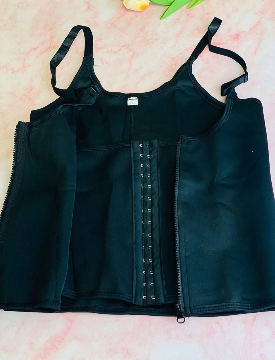 ♥️ وفرنا لكم مشد الكولومبي الاصلي النوعية الثخينه حصراً 💯♥️ ونوعية الخفيفه 

#المشد الكولومبي السحاب الأصلي*
1-مشد مخصص للتنحيف والقضاء على بروز البطن وحرق الدهون المحيطه بالبطن 
2-يساعد علي شد عضلات البطن . 
3-استخدامه يوميا في المنزل والجيم 
4-مشد حراري يساعد على تقويه النشاط الحراري للجسم
5-المشد المفضل للمشاهير. 
6-يخفف آلام الظهر
7- يمكن توسيعه وتضييقه بمشابك تأتي بثلاث درجات
*يحسن وضعية الجلوس ويشد الظهر 
*يرفع الصدر ويبرزه
* يقلل من رغبتك في تناول الطعام بسبب ضغطه على المعده ، يوهمكِ آنها ممتلئه ف تشعرين بالشبع ، وهذا مفيد جدا للرجيم
* يشد ترهلات البطن ما بعد الولاده ويُفضل لبسه بكل وقت وبكل مكان 
مشد ابو السحاب دبل جلد 

متوفر بكل القياسات. 👇
M. L. XL. XXL. XXXL. XXXXL. 
يلبس من وزن ٦٠ كيلو الى وزن ١٢٠ كيلو  
المنشأ كولومبي اصلي💯💯 🚘


**إذا كنت صاحب هذا الإعلان وتريد حذفه لأي سبب، رجاءا أرسل رسالة إلى الدعم الفني**