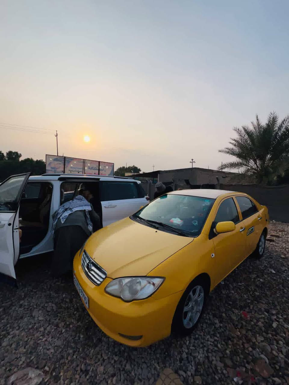 السلام عليكم سياره بي واي دي اف 3 موديل 2011 سياره جاهزه مكفوله مابيه ضربه سياره  ملكطه خياست ومصبوغه حزام مكينه وكير لانسر ياباني السعر 48وبيه مجال رقم ***********
