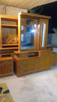 غرفه  اخشاب للبيع كامله حطاطه سعر ب 900 وبيه مجال  تصال ع رقم او مراسل...