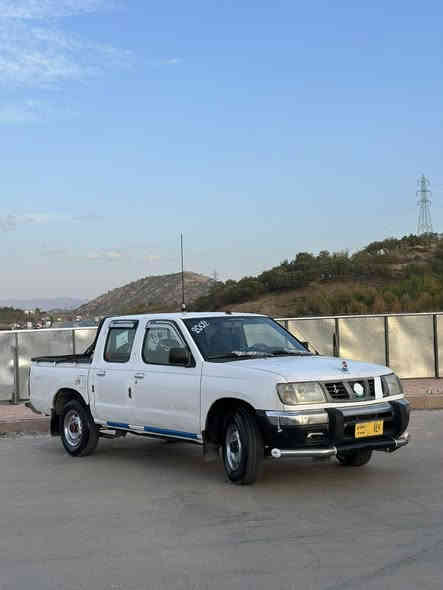 نیسان دەبڵ 2001
ئاڕمی پلاسیک سلێمانی تەبریت و پاوەر گێڕو مەکینەو ئەکسل بەشەرت یەک پارچەو پەڵەیەکی بۆیاخە سەیارەکە ئی ماڵە سەیارەی مەعرەز نیە یەک دینار مەسروفی نیە چوار تایەی تازە شوێن سلێمانی سعری 80 مەجالێکی کەم ژ.م***********
*********** السليمانية
