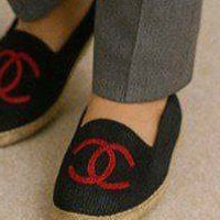 عندي شلعة أحذية أطفال القطعة الف ونص الي يريد يدخلي واتساب ويدلل 07773...