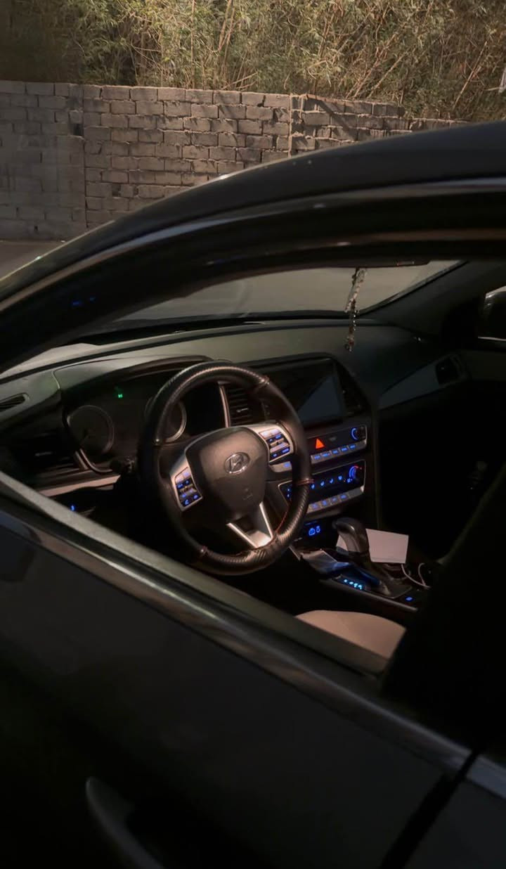 🔥 للبيع 🔥  
هيونداي سوناتا 2019 وارد أمريكي 🇺🇸

📍 المواصفات:  
- الموديل: 2019  
- النوع: Hyundai Sonata  
- المحرك: 2400cc GDI  
- الفئة: عادي (Basic)  
- الممشى: 112 ألف مايل  

📍 الحالة:  
- السيارة بحالة جيدة جداً 👍  
- بدون نواقص  
- ضررها جداً بسيط  
- الايرباك سليم 💯  

📍 الأمور الجديدة:  
- تايرات جديدة 🛞  
- فيول بمب جديدة ⛽  
- دسكات جديدة 🔧  
- بطارية جديدة 🔋  

📍 ملاحظات:  
السيارة جاهزة للاستخدام اليومي، ما تحتاج صرف  و محرك السيارة منزللها رنكات جديدة بدون اي نقص او مشكلة و چبنة كير جديدة 
  
  الضرر : حادث السيارة جدا بسيط فقط طخة في قبغ الجنطة من امريكا معدل و مصبوغ
 شبر صبغ في جاملغ خلف السايق و شبر في التكمة فوق السايق  

💰 السعر: (١٢٧ ورقة و بيها مجال )  
📞 للتواصل: ***********
      مكان السيارة : بغداد حي الجهاد بغداد, العراق
