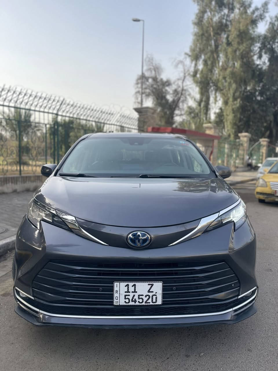 تويوتا سيينا 2023 هايبرد للبيع
السلام عليكم ورحمة الله 
تويوتا سيينا 2023 هايبرد  ماشية 37،000ميل
مواصفات XLE محرك 4 سلندر 2500
حساسات امامي و خلفي و بريك طوارئ 
رادار متفاعل / محافظة على المسار / تحديد المسافة 
النقطة العمياء كامرة خلفية 
شاشة كبيرة Apple car play و android auto 
هاندبريك كهربائي / اوتوهولد / وضعيات قيادة 
نظام صوتي JBL فتحة سقف 
ابواب سلايد كهربائية و الباب الخلفي كهربائي 
و ايضاً فتح بحركة القدم مقاعد جلد سبير موجود 
لايتات و كشافات LED
تبريد قطعة امامية مناخين و قطعة خلفية مناخين 
شواحن USB و Type-C 
كرسي السائق و المرافق حركة كهربائية مع تدفئة كراسي 
ويل كب كروم قياس 18 بردات خلفية 
الحادث : بنيد و جاملغ و دعامية مبدلات جدد و مصبوغات و الجاملغ الخلفي مصلح و مصبوغ صور الحادث بالمنشور  فقط ايرباك ستيرن و ركبة طاگات 
بيها ملاحظات بسيطة بالبدي و الايت الايمن عاطل بس محتاج فلوس و بيع مستعجل السعر 260 ورقة و بيها مجال  مكاني بغداد / العامرية 
للاستفسار اتصال أو واتساب / ***********

