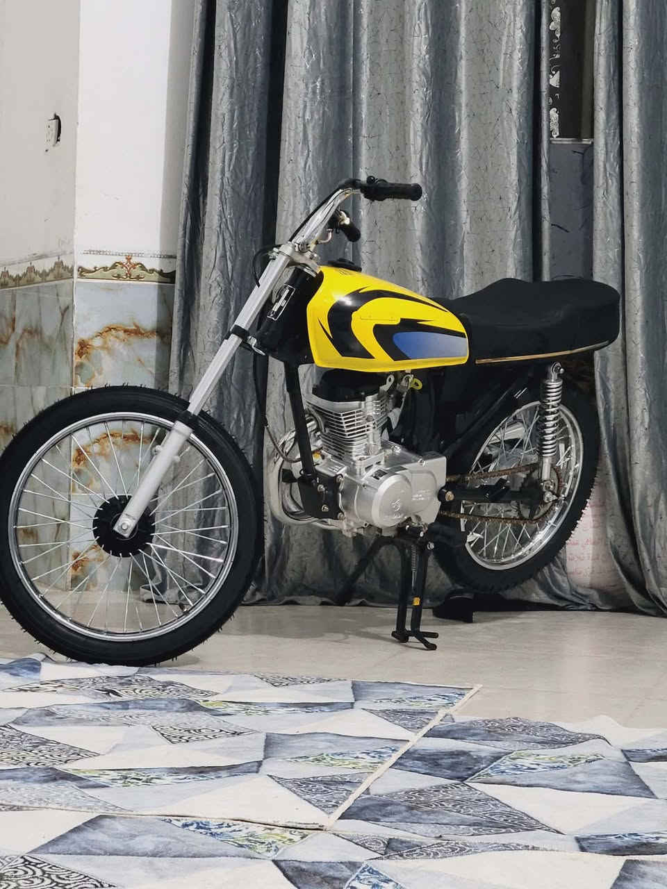 سلآم عليكـم شبآب👋
درآجة للبيع تعمير 26 صالة شهر من معمرة  محرك سيجي آورآق آسگنـ*ــر مكفولة دراجة نظيفة شوفت عينكم مكآني شطـرة آسعـ*ــر 750وبيه مجال لشـراي👍.


**إذا كنت صاحب هذا الإعلان وتريد حذفه لأي سبب، رجاءا أرسل رسالة إلى الدعم الفني**