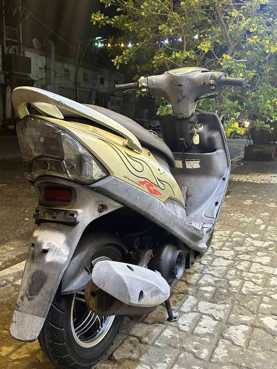 سلام عليكم دراجة ١٢٠للبيع رمبه قبل شهر منزله وياله نجمه اصلي ماكو أي نقص ولا برقي مفتوح مكان شارع حيفا بغداد*********** سعر خاص
