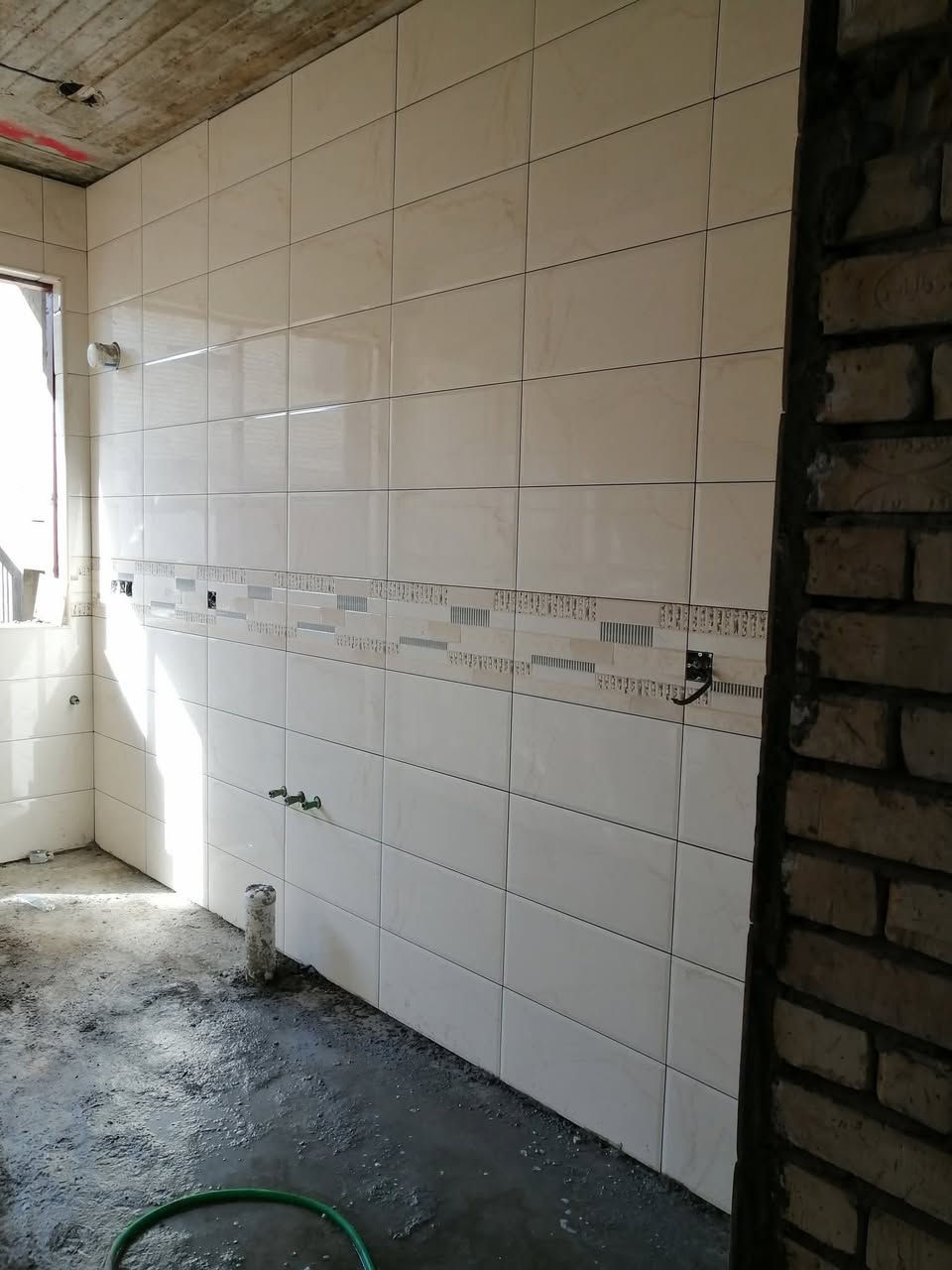 خلفة لتطبيك جميع اعمال السيراميك والبورسلين جدران ارضيات دراج متفرغ حاليا ***********
