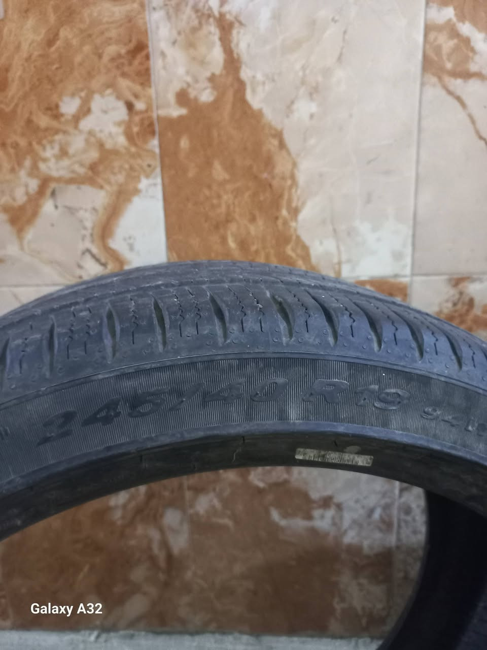سلام عليكم زوج تايرات بيرلي مكسيكي اصلي 245/40/19 نضيفات لا ركعه ولا فتيله
وعندي ويل حديد حجم 15 هو وتاير 205/65/15نضيف
قيم بلي يرضي الله
مكاني بغداد ***********
