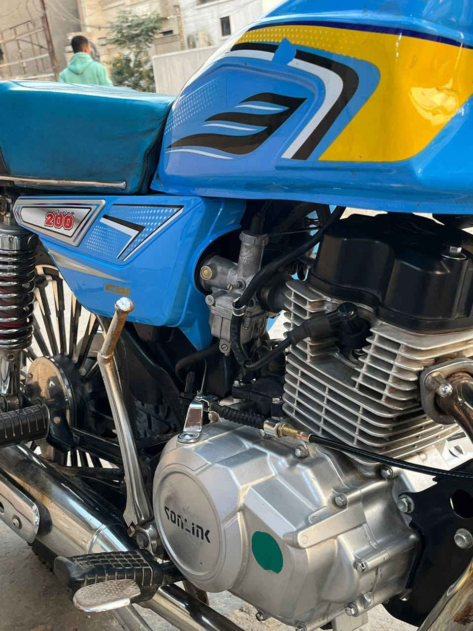 السلام عليكم دراجه ايراني للبيع موديل 24 خمسه كير سلف وبصمه دراجه جديده بلجيس زنجيل وضاغطة مكينة 200 كهربائيات اشاير لايت بك لايت كلها تشتغل دراجه كفاله برغي ممفتوح بيها اوراق كامله
السعر: 750 وبيها مجال 
العنوان : بغداد الشعب يم مدرسه صلاح الدين 
الرقم : ***********
***********
