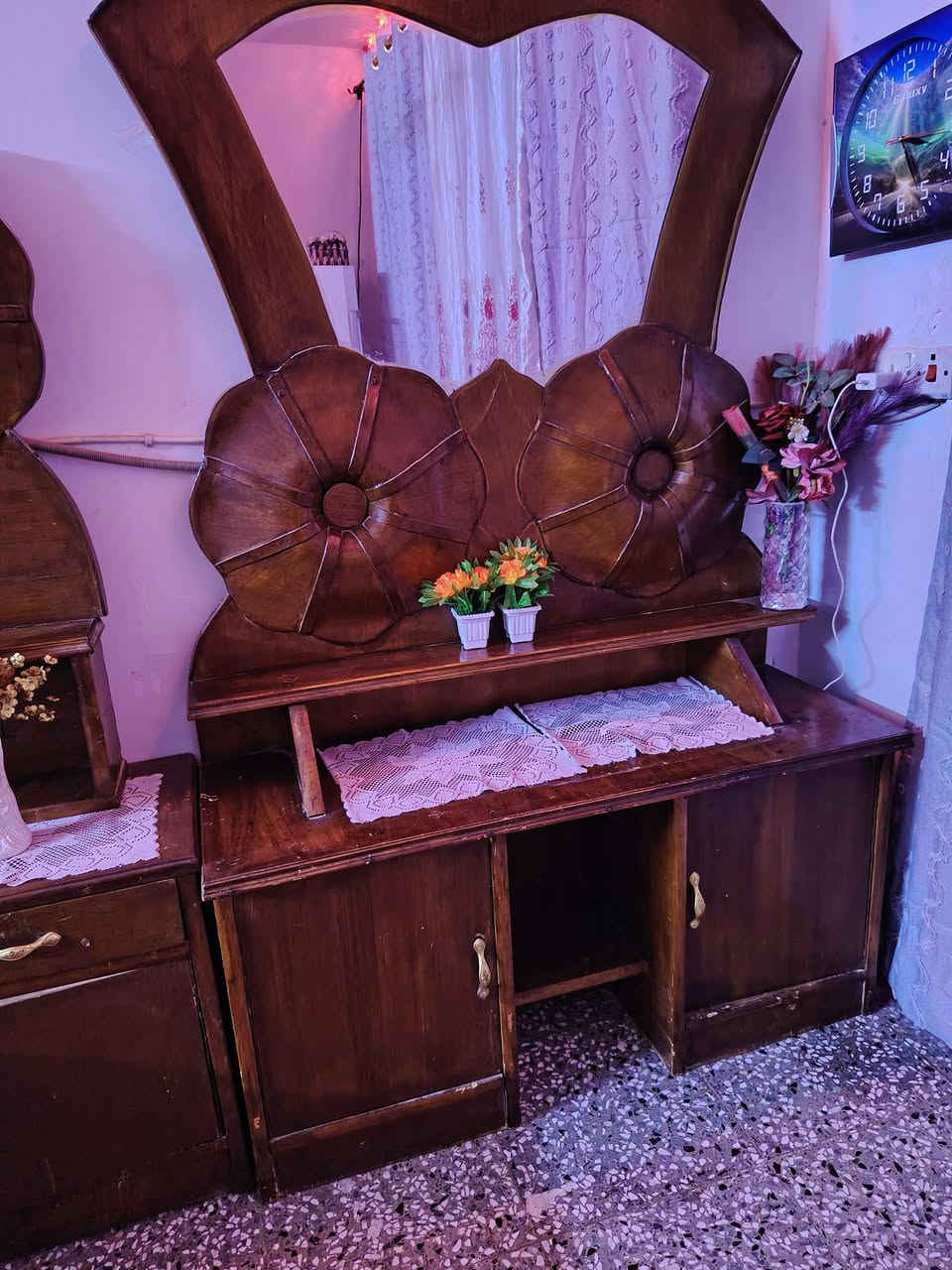 سلام عليكم غرفة نوم مستعملة سعرها ٣٠٠ وبيها مجال مكاني بغداد ***********
