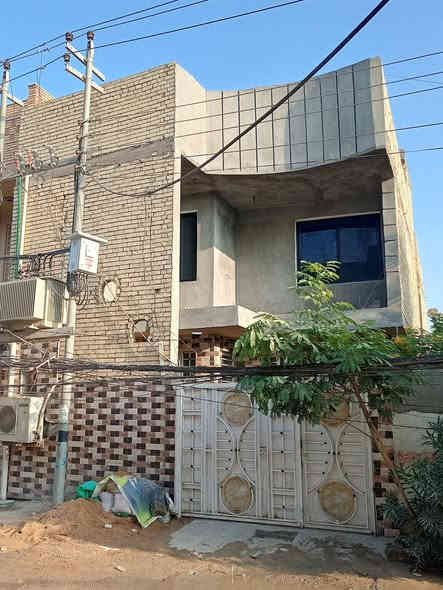 الي يدور بيت يم الامام الحسين خطوات يمشي بس 
دار للبيع مساحه 160 متر طابقين بناء طابوق درجه اولى اربع غرف نوم وصاله واستقبال ومطبخ وصحيات عدد 3 غربي شرقي مغاسل داخل وخارج جديد البيت
العنوان كربلاء الروضتين قرب السايدين الجدد
يبعد عن الامام الحسين 5 دقايق فقط بنص الولاية
السعر 325 مليون
للإستفسار والاتصال
*********** 
واتساب
