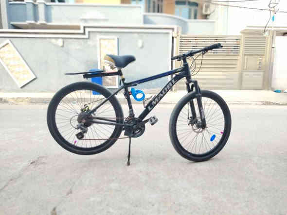 بايسكل رياضي كشن جديد وقفل و بنز خلفي جديد ودسكات نضافة التايرات 80%
 مكاني بغداد الدوره ابو دشير
السعر 90,000 بي مجال 
الرقم
***********
