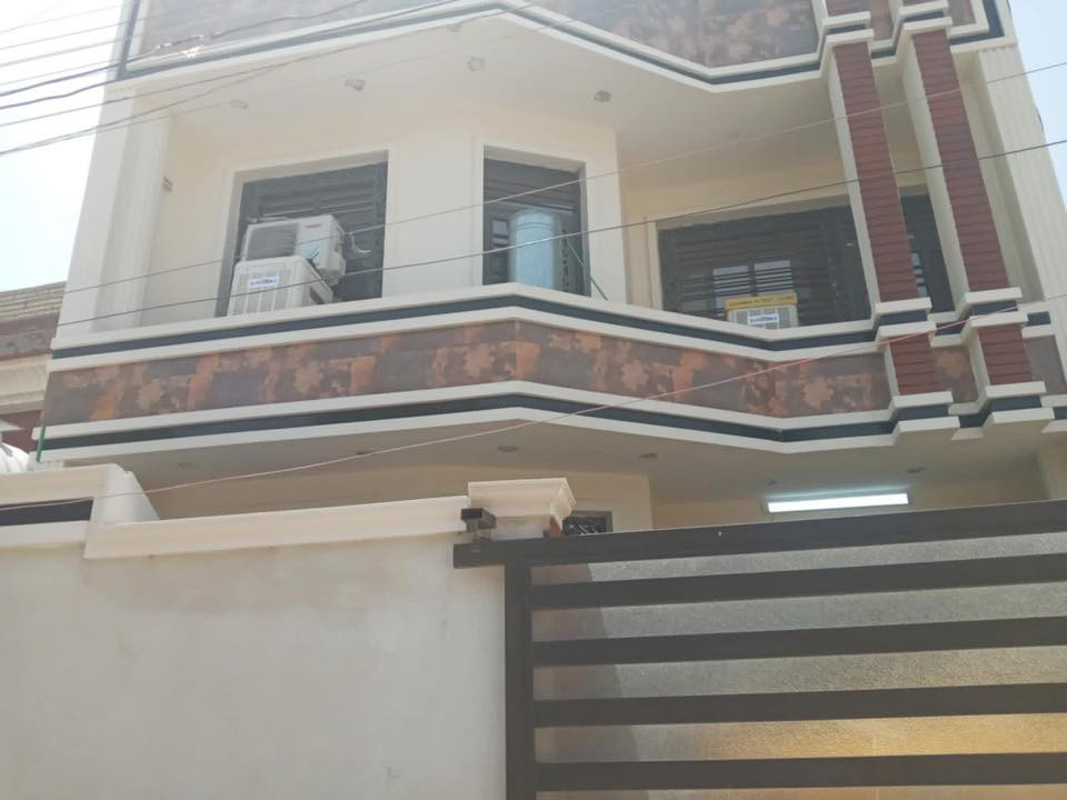 السلام عليكم ورحمة الله وبركاته بيت للبيع ملك صرف المساحة 150مترالبيت فول واحد على واحد يحتوي على اربع غرف نوم+حوالي+استقبال بناء طابوق درجة أولى الموقع ابو غريب حي الشهداء الجديدة قرب خط السريع : السعر ١٨٥ 
***********
