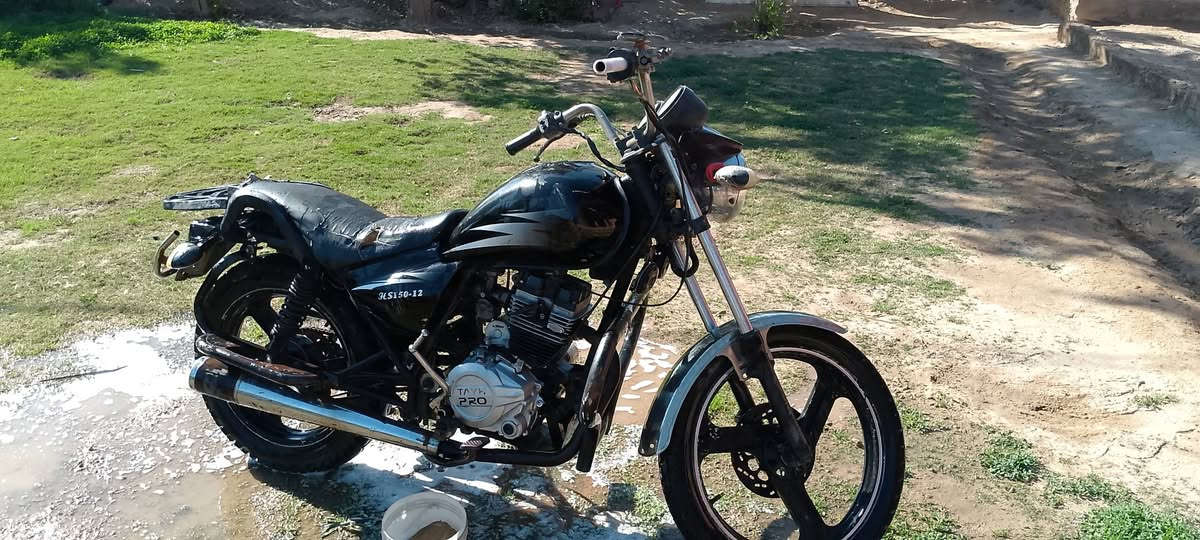 السلام عليكم دراجه للبيع بدون اوراق مكفوله من السرقه دراجه حلوه نضيفه كهربايات كله  اشاير + لايت + لايت عالي مكان واسط العزيزيه السعر 350 وبيها مجال الاستفسار الهاتف ***********
