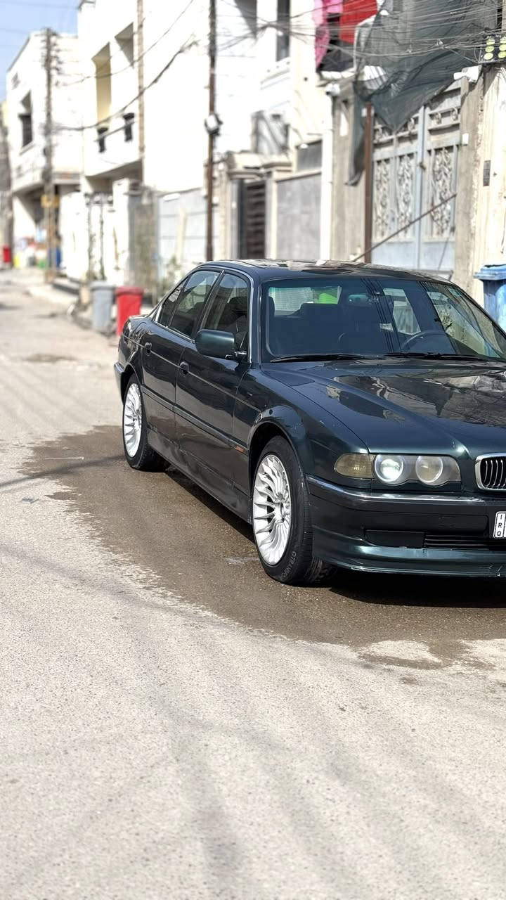 للبيع او للمراس740i BMW E38 موديل 1996 محرك 8 سلندر 4000cc السياره جاهزه من جميع النواحي نقصهه فقط طوافه بانزين وabs تبريد شغال مكان السياره بغداد سعر السيارة 85 ورقه بيهه مجال بسيط هاتف ***********
