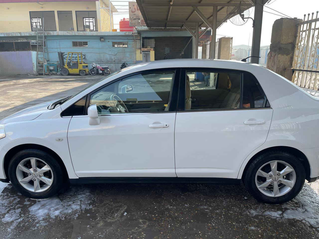 السلام عليكم/ نيسان تيدا 2009 للبيع سيارة خير من الله نضيفة بيهه فقط ضربة باب السايق مو قويه ورجعناهه كما كان وجاهزة من كلشي كامرة وحساسات وشاشة تبريد يخبل وكذالك التدفئة وبأسمي الحمد لله سيارة حلوة وقتصادية وما متعوبة من خذيته قبل سنتين من شخص كلش مداريهه وحتى من خذيتهه اني داريته بلزايد وعلى ايدي رقمهه بصرة خصوصي ولشراي تتحول بأسمة لان انه ما اريد اتعب احد ولا الشخص اليشتري يتعبني شغلتي اخلصهه بشي حلو ويرضي الله السيارة عارضهه 95 ورقة وبيهه مجال مكاني محافضة ميسان رقم الموبايل ***********
