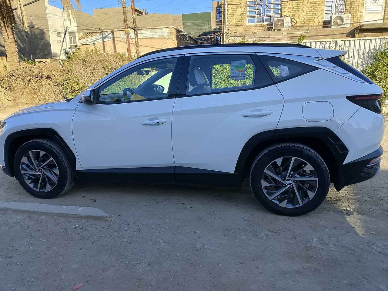 توسان 2023 خليجي
فول مواصفات على الفتحه 
بيه طخه خفيفه  4 اصابع بالجنطه 
واصبعين بالبنيد موضحات بالصور 
مكفوله من ضربه 
مطلوبه للمصرف باقي عليها 3 سنوات ونص
موظف استقطاع مباشر واي ضمانات اني حاضر 
ابيع سعر جوه السوك ب 183 ورقه 
لان محتاج فلوس 
مكاني بغداد/ الغزاليه 
***********
