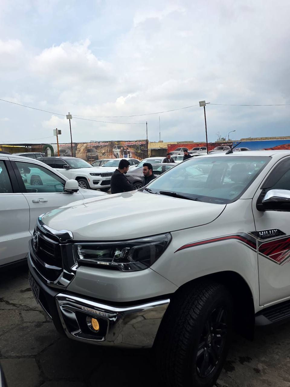 🔥 للبيع – تويوتا هايلوكس 2023 فورويل 🔥
✨ لون صدفي مميز – رقم أربيل الجديد
✨ السيارة باسمي وجاهزة نقل فوري
✨ سيارة ما بيها أي نقص – هزّة فحص سنوية
🚗 المواصفات الكاملة:
✔️ كاميرا خلفية + حساسات خلفية
✔️ بصمة تشغيل
✔️ شحن لاسلكي
✔️ شاشة تدعم Apple CarPlay & Android Auto
✔️ إنارة LED
✔️ تبريد مقاعد أمامي + تبريد خلفي
✔️ تحكمات ستيرن + بلوتوث
✔️ مثبت سرعة
✔️ أوامر صوتية
✔️ كير أوتوماتيك 6 سرعات
✔️ جامات كلها أوتو
🛠️ الحالة:
السيارة نظيفة جداً ومال جناي – ما تحتاج أي صرف
فقط صبغ خفيف بالجاملغ الأمامي (جهة الراكب) أقل من شبر
📍 الموقع: الموصل – معرض الأندلس
💰 السعر: 312
✅ تحويل مباشر
✅ مكفولة (محرك + كير)
✅ شرط الفحص والسونار
⚠️ سيارة بهالمواصفات والنظافة ما تبقى… للجادين فقط
📩 للاستفسار  راسلني خاص


**إذا كنت صاحب هذا الإعلان وتريد حذفه لأي سبب، رجاءا أرسل رسالة إلى الدعم الفني**