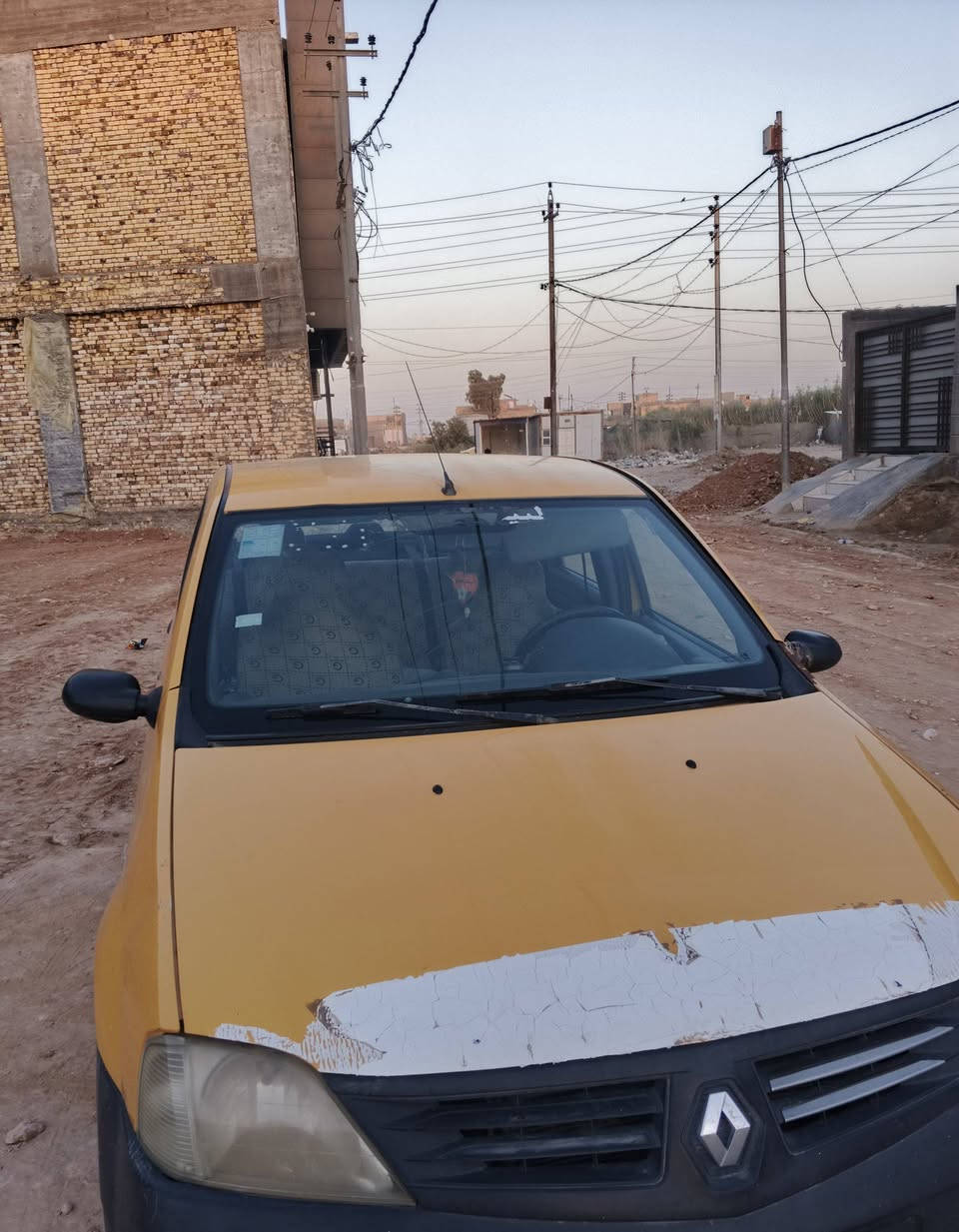 السلام عليكم رينو لوگان موديل 17 للبيع بدون ارقام منفيس ابيعك تفصيخ الضرر الي بيها موضح بالصوره دواخل جديده كير ومكينه وتبريد كهربائيات كلشي يشتغل بيها ابيعك ع وضعها 
*********** مكاني ديوانيه
