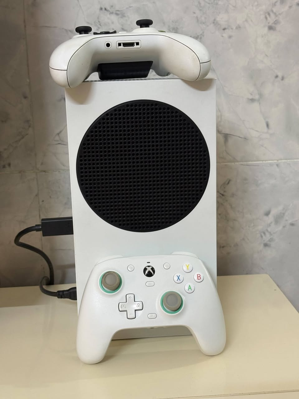🔥 للبيع Xbox Series S –
🎮 جهاز Xbox Series S بحالة ممتازة جداً، استخدام شخصي ونظيف، 

✅

📦 المحتويات:✔️ جهاز Xbox Series S.✔️ جويستك أصلي.✔️ جويستك GameSir إضافي.✔️ جميع الملحقات الأصلية.✔️ الكارتون الكامل.✔️ UPS مرفق مع الجهاز.

💰 السعر: 440,000 دينار فقط.

📍 العنوان: الفلوجة.🚚 يتوفر توصيل للمحافظات.

📞 للتواصل والاستفسار:***********

⚡ الجهاز جاهز للاستخدام مباشرة، والسعر مناسب مقارنةً بحالته ومحتوياته.
