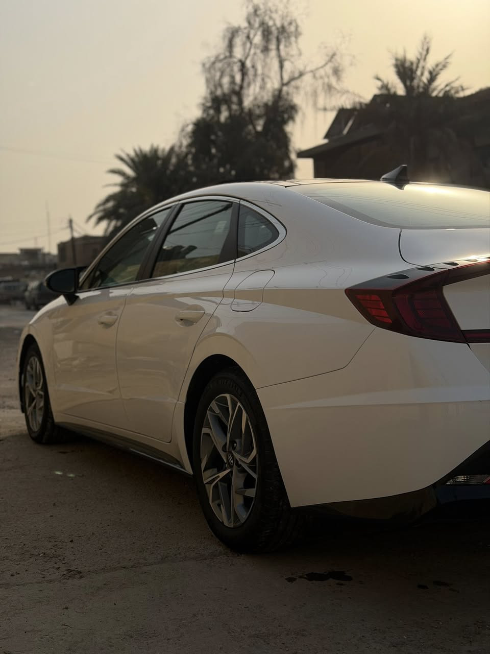 السلام عليكم للبيع فقط سوناتا موديل 2023 وارد امريكي لون ابيض محرك 2.5 المرغوب گير At 8speed المرغوب بدون صبغ بدون ايرباك بدون دواخل
المواصفات: 
بنوراما 
تبريد قطعتين 
تبريد بيانو منفصل 
تدفئة كشنات 
رادار امامي 
رادار خلفي توقف ذاتي عند الاقتراب 
رادار جانبي 
٩سماعات 
دشبول دجيتال
تشغيل عن بعد  
شاشة الكبير تدعم كار بلاي وخرائط 
شحن لاسلكي 
كشن كهرباء 
لدات امامي خلفي 
داخل ابيض 
ترحيب عند الاقتراب 
تحديد مسار 
جنطة ذكية  
حادثهة خشم البنيد ومبدل نفس اللون 
السيارة مكينة كير تبريد كلة بشرط 
السعر ٢٠٠وبيهة مجال 
***********
