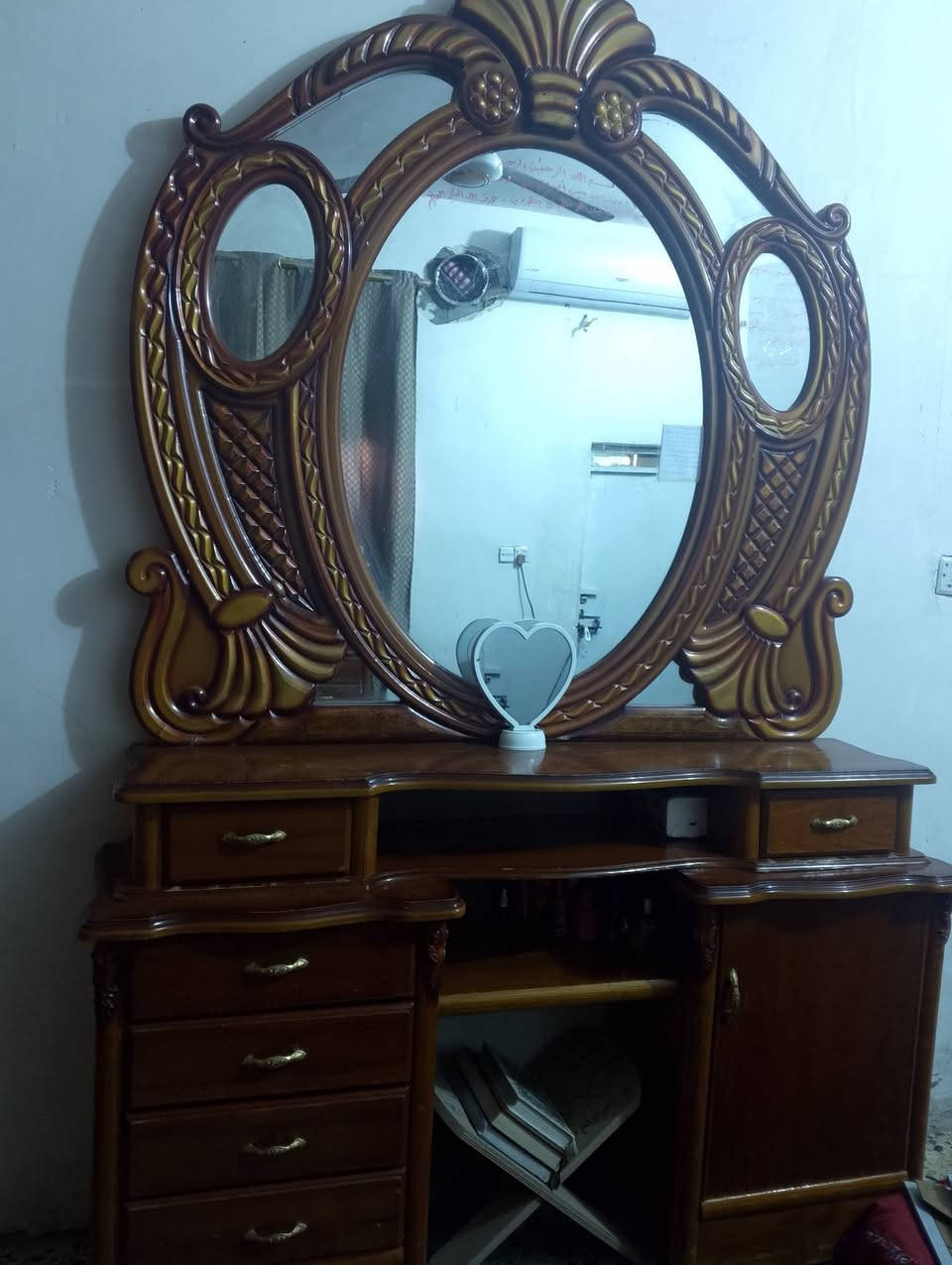 السلام عليكم غرفه أخشاب صاج خليجيه ملكيه مستعمله الله شاهد نظيفه .سعر الشراء 3 ملايين .رايدهة ب800/الاستفسار ***********
